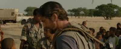 Okay, watch your hand. - Machine Gun Preacher