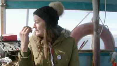 Okay, we weigh them. - Bering Sea Gold