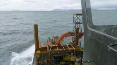 Okay, Well, the waves
are bigger than I thought. - Bering Sea Gold
