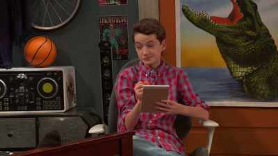 Okay, well, while we
figure out these chants, - Raven's Home