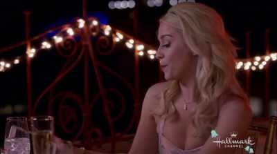 - Okay, we're gonnaturn these off, - Wedding at Graceland