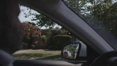 -Okay, we're here.
-(engine stops) - Icahn: The Restless Billionaire