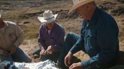 OKAY.
WE'RE READY FOR PLASTER. - Dino Hunters