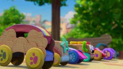 Okay. We've got our smaller
carts and our smaller wheels. - Pretzel and the Puppies