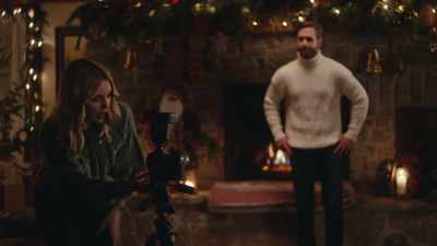- Okay, what are we
doing now exactly? - Christmas on the Alpaca Farm