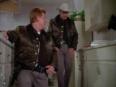 Okay, what have we got?
Mrs. Harwood's dead, Sheriff. - Murder, She Wrote