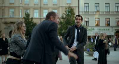 - Okay, what's going on?
- Someone's howling over there. - The Square
