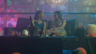 -Okay, what's another one? -Abs or arms? - A Party to Die For