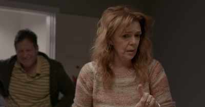 Okay. Why is
she carving my turkey? - Lez Bomb