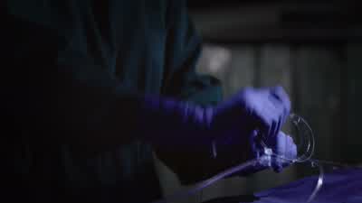 Okay, withdrawing the guide wire. - The Good Doctor