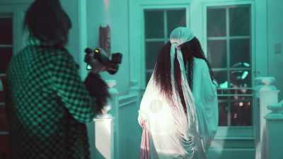 - Okay, y'all. Fourth floor.
- Okay. You ready? - Living for the Dead