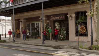 Okay, y'all, just a little bit
more to the left. - Christmas in Louisiana
