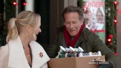 - Okay.
- Yeah, just put it down there. - Return to Christmas Creek