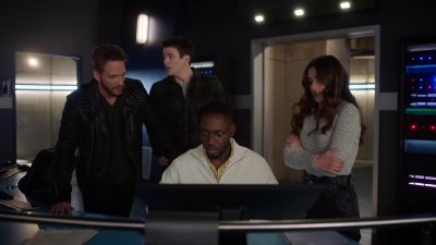 Okay.
You guys do this all the time? - The Flash