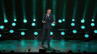 Okay, so your middle-class proposal,
it's... it's your classic, your cliché, - Jimmy Carr: Natural Born Killer