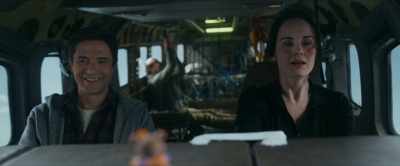 Okay, so you're going
to bank left nice and easy, - Flight Risk