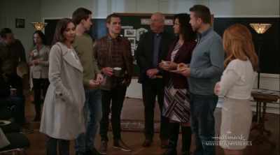 Oké.
-En dit is absoluut een date. - Aurora Teagarden Mysteries: A Game of Cat and Mouse