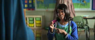 Okey-dokey, it's simple.
She'll speak to me through here. - Mrs. Davis