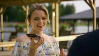 Olá?
-Miranda, é a Gwen que está a falar. - The Wedding Fix