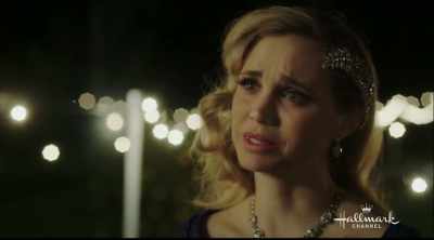 - Olá. Olá.
- Tive saudades tuas. - Royally Ever After