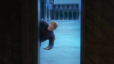 Olaf needs our help.
(BELL RINGING) - Olaf's Frozen Adventure