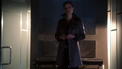 Oliver gave you keys to his office. - Smallville