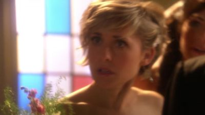 - Oliver, what are you do...?
- Lois: Chloe, be careful. - Smallville