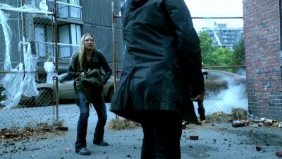 Olivia. Move. - Fringe