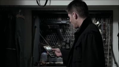 Olivia was rocking the EMF meter. - Supernatural