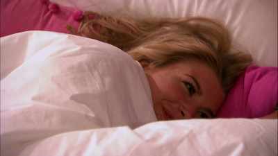 (OLIVIA SIGHS) - Love Island