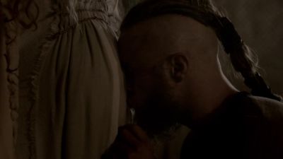 Olrik, Erik, sneak
through the water to the docks. - Vikings