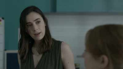 Omar. Vivienne Noor?
Maybe she's a friend. - Wakefield