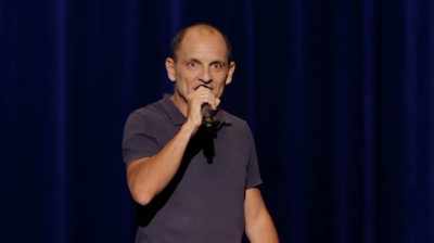 Omdat ik het einde van dat
zogenaamde huwelijk wil bespoedigen. - Carl Barron: Drinking with a Fork