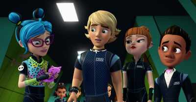 OMG. I'll try to reach them
on their comms again. - Spy Kids: Mission Critical