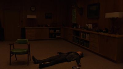 ♪ ominous atmospheric music ♪ - Twin Peaks