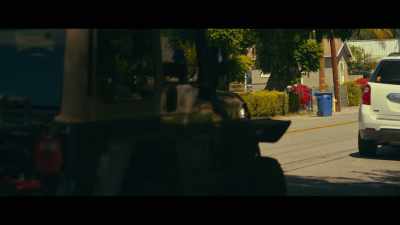 (ominous music)
(bicycle whirring) - Natty Knocks