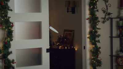 (ominous music continues)
(footsteps thumping) - It’s Beginning to Look a Lot Like Murder