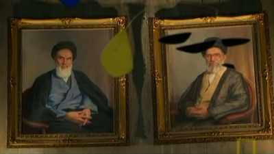 [ominous music playing] - A Revolution on Canvas