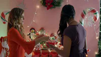 ♪ On a cold winter's night ♪ - Magical Christmas Ornaments
