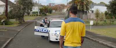 [on car loudspeaker]
Please exit the police cordon. - The Legend of Baron To'a