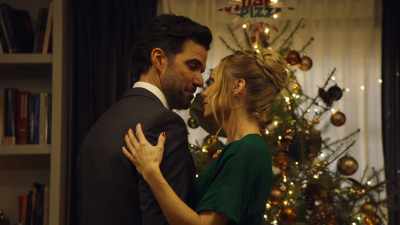 - ♪ On Christmas day ♪
- Not too bad yourself. - Miracle in Bethlehem, PA