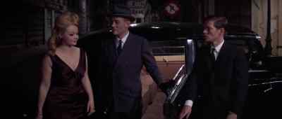 On which floor do you live?
Second, in the front. - The Night of the Generals