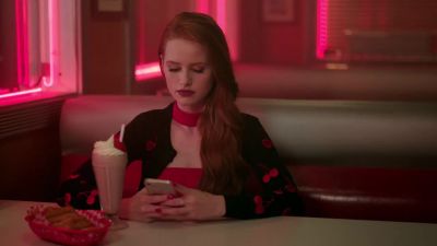 [on jukebox]
♪ Close your eyes, now, baby ♪ - Riverdale