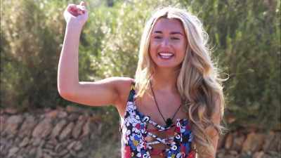 ‐On your marks, get set, go.
‐(HORN BLOWS) - Love Island