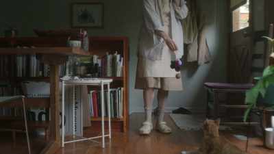 [ON PHONE] Hello, Lizzy. - Showing Up