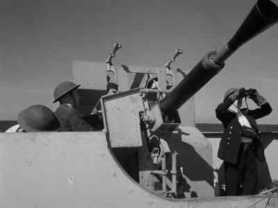 - On target.
- Out of range. It's circling. - The Cruel Sea