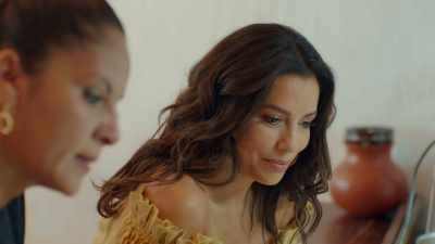 On the crispy,
golden-brown exterior, - Eva Longoria: Searching for Mexico