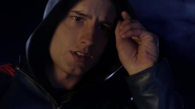 On the move, Oliver. - Smallville