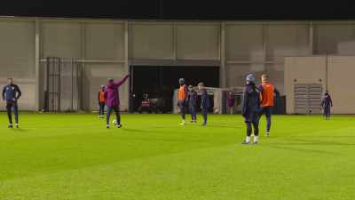 On the other side,
when Dinho comes with Yaya, - All or Nothing: Manchester City