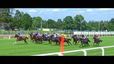 On the right is Berkshire
Shadow in the red colours. - Horsepower
